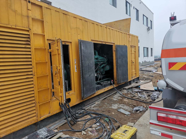 建水如何在发电机出租合同中约定设备的维修和保养责任？
